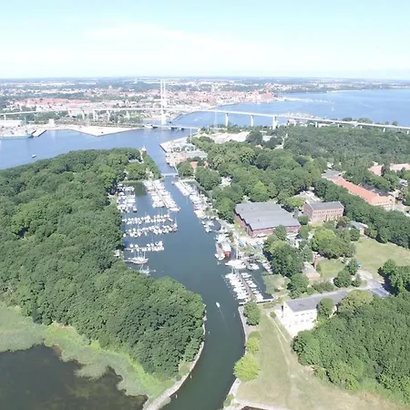 丹霍尔姆酒店 3* 施特拉尔松德